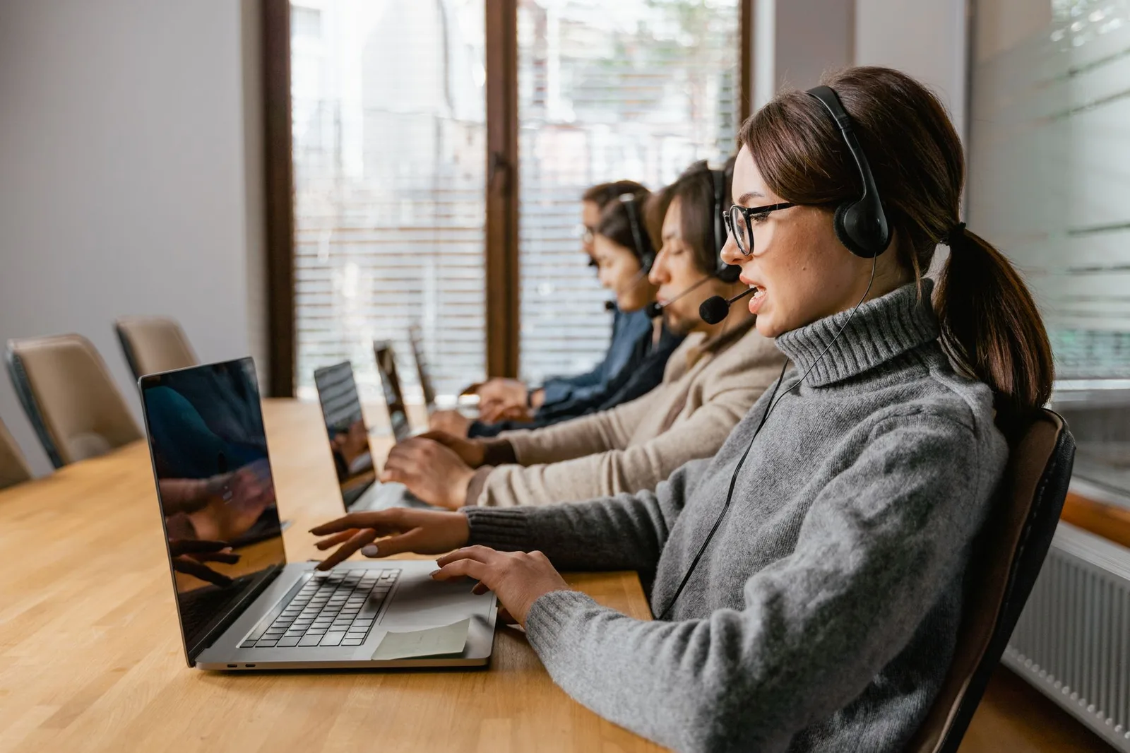 Внедрение CRM для бизнеса: настроить систему или менять продажи?